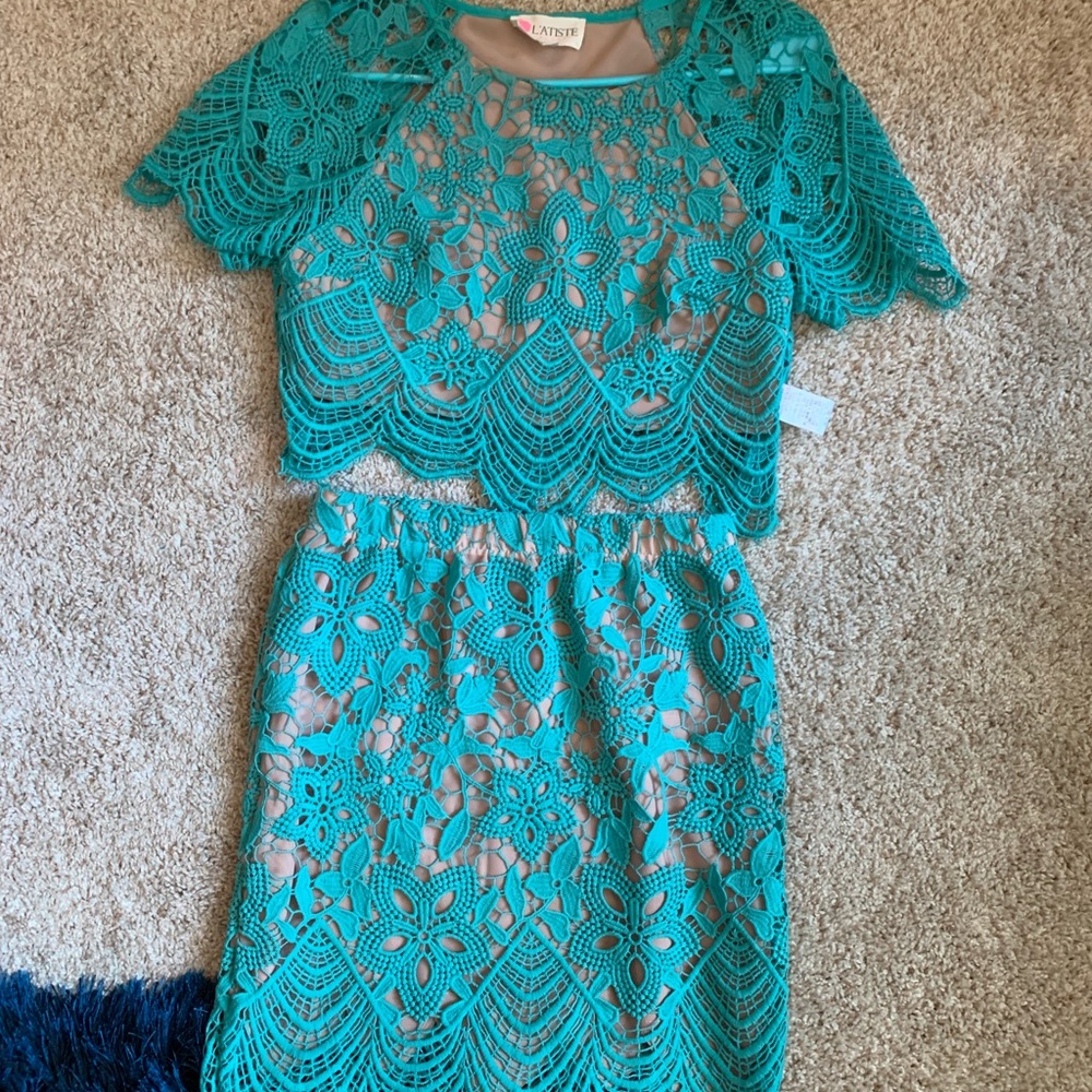 Very classy & cute 2 piece!